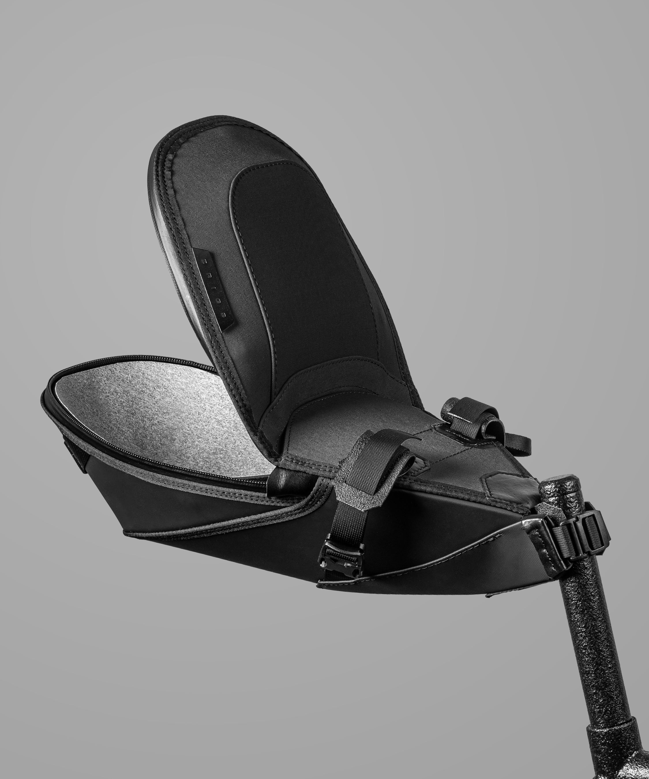 saddle004-BK_1.jpg