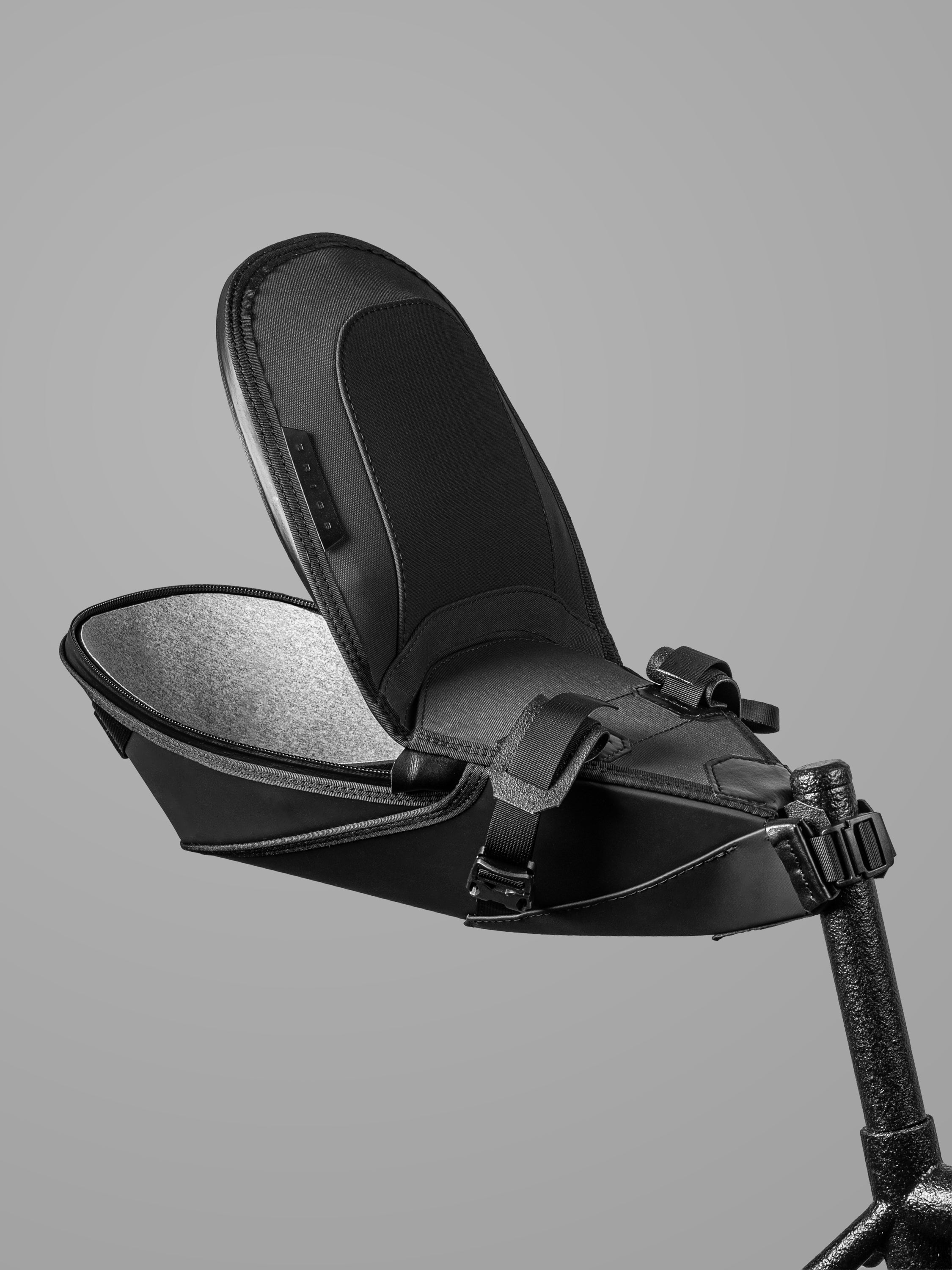 HARDSHELL SADDLEBAG 4.0L / Black