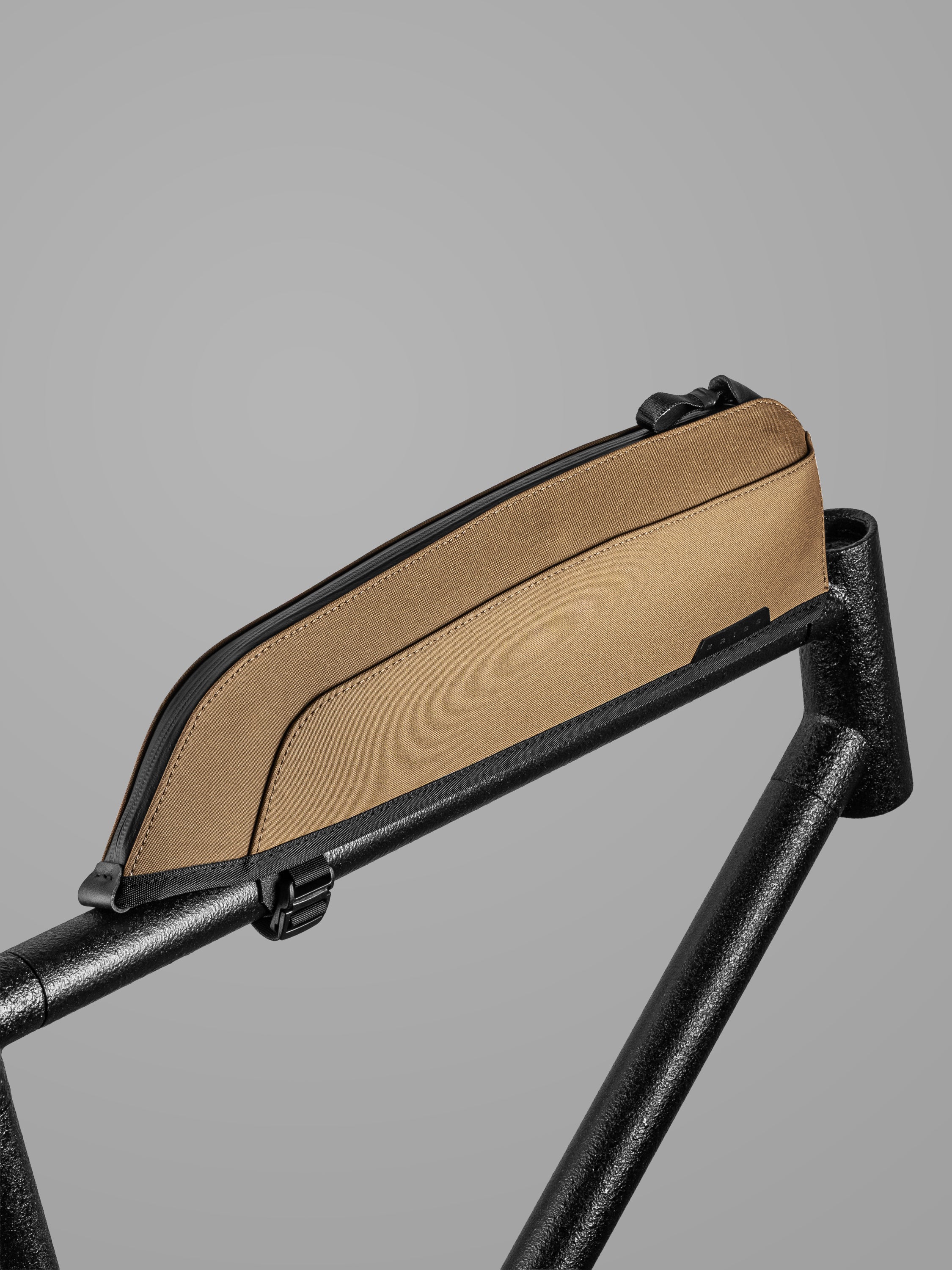 HARDSHELL TOPTUBEBAG / 1.5L / Coyote